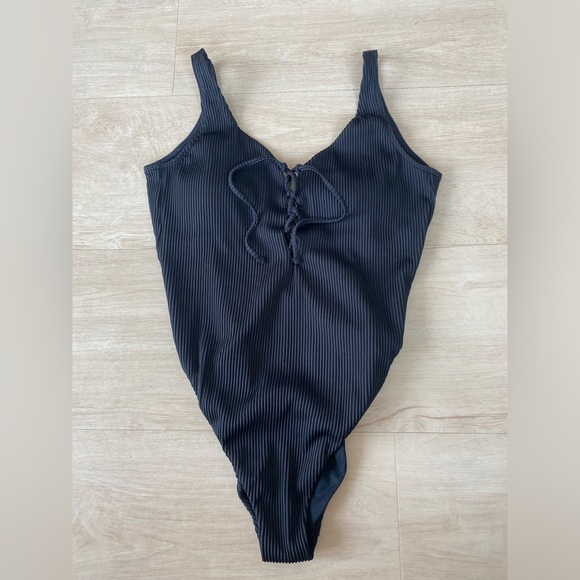 Hollister Black Ribbed Swimsuit Size Medium - Picture 1 of 3